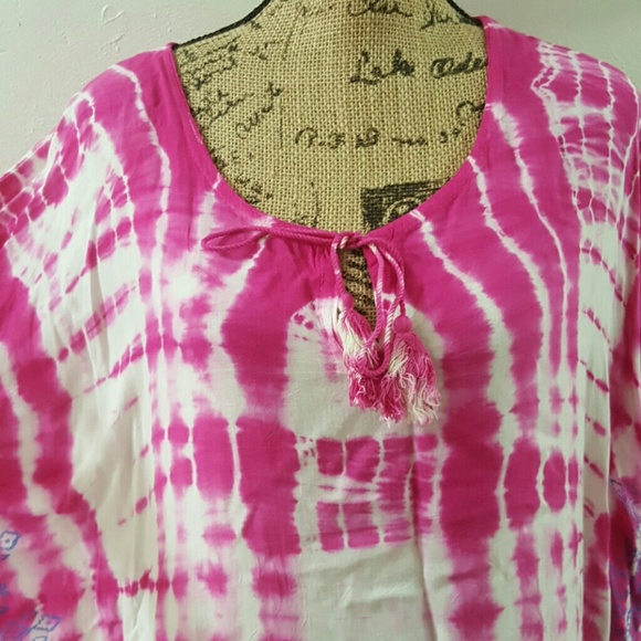 Fushia/White Cover up - Picture 2 of 4